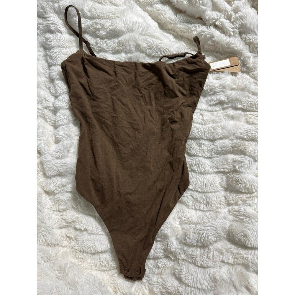 Skims Fits Everybody Cami Bodysuit - Picture 3 of 5